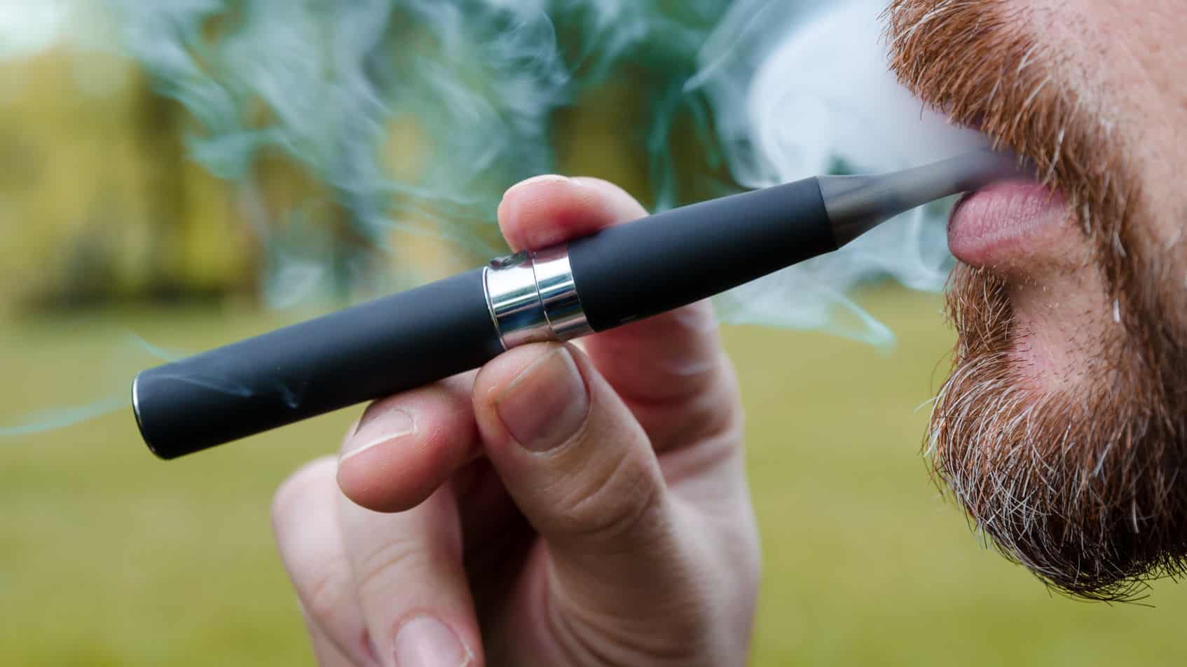 Cigarette électronique : le vapotage est-il aussi mauvais pour vos poumons que la cigarette ?