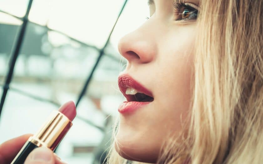 rouge a levre blonde